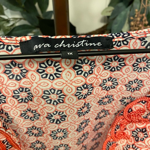 Ava Christine Geometric Medallion Print Top Lightweight 1X - Picture 8 of 8